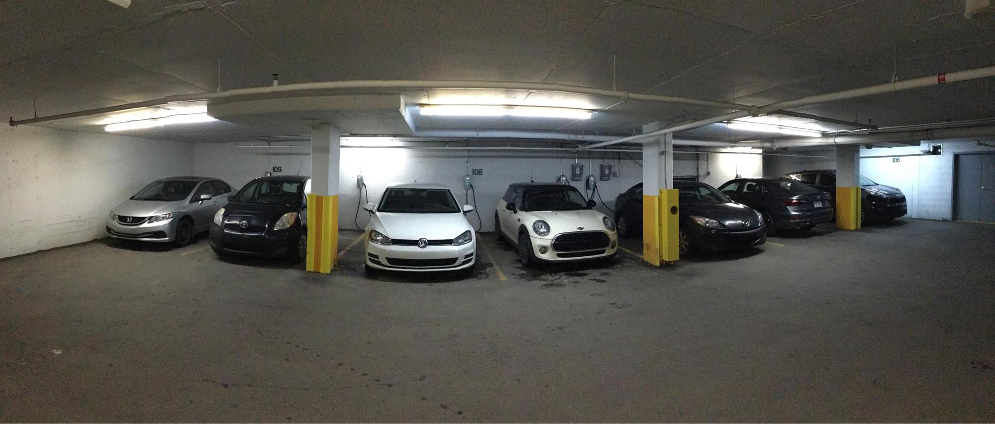 Stationnement Publique - Renaissance Marriott - Tesla Destination-0