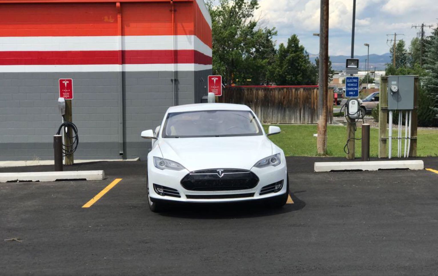 Suds Hut Famous Chicken & Casino-0